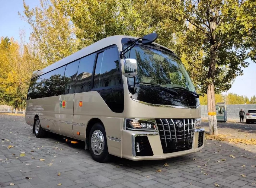 23座考斯特租赁