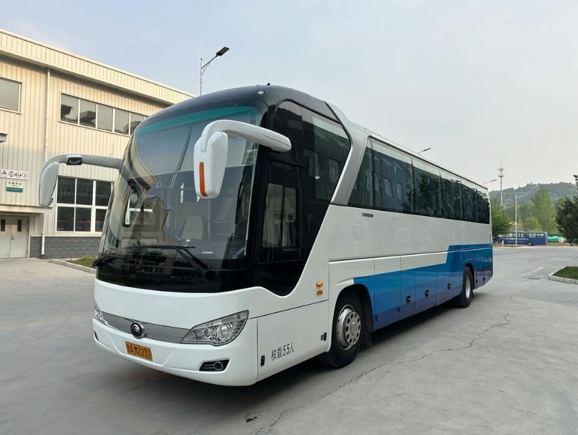 北京55人大巴租一天多少钱