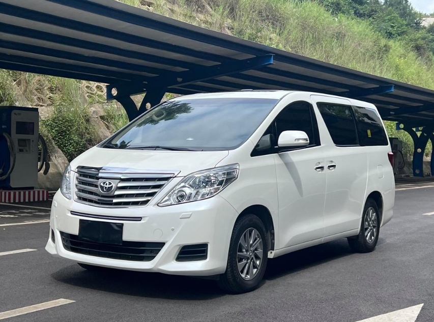 豪华版丰田埃尔法